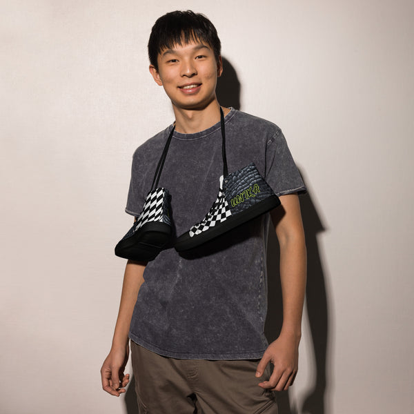 Men’s high top canvas shoes in eye colors